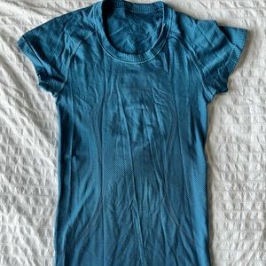 Lululemon blue workout shirt